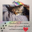 Katzenportrait für ein Katzen Grabstein mit Regenbogen, Text und Tatzen.