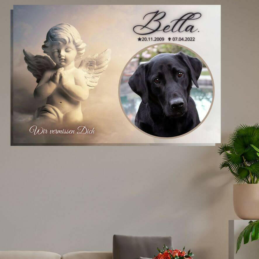 Bild auf Leinwand von einem verstorbenen Hund als Hundeandenken. Leinwandbild als Trauerbewältigung mit einem Hundebild im Rahmen, Trauerzitat und einen betenden Engel.