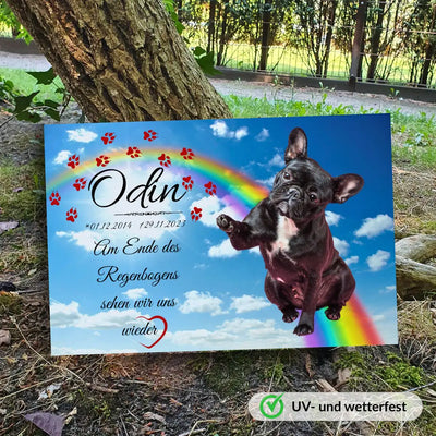 Gedenktafel Hund mit Pfotenabdrücken und Hundehimmel – personalisierter Tiergrabstein aus Alu-Dibond auf einem Hundefriedhof