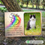 Tiergrabstein für Katze mit Regenbogenbrücke, Pfotenherz, Foto, Namen, Daten und Trauerzitat – UV-beständig, wetterfest und personalisierbar als Andenken