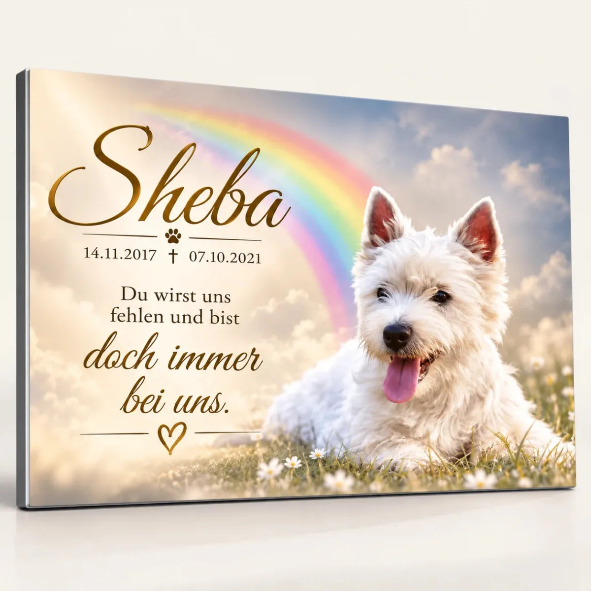 Tiergrabstein mit Regenbogenbrücke und Foto eines West Highland Terriers auf einer Blumenwiese, Name, Lebensdaten und Trauerspruch, personalisiert aus Alu-Dibond