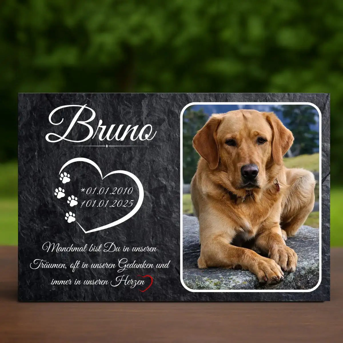 Tiergrabstein in Schiefer Optik mit Hundefoto Name und Datum als wetterfeste Erinnerung an einen verstorbenen Hund