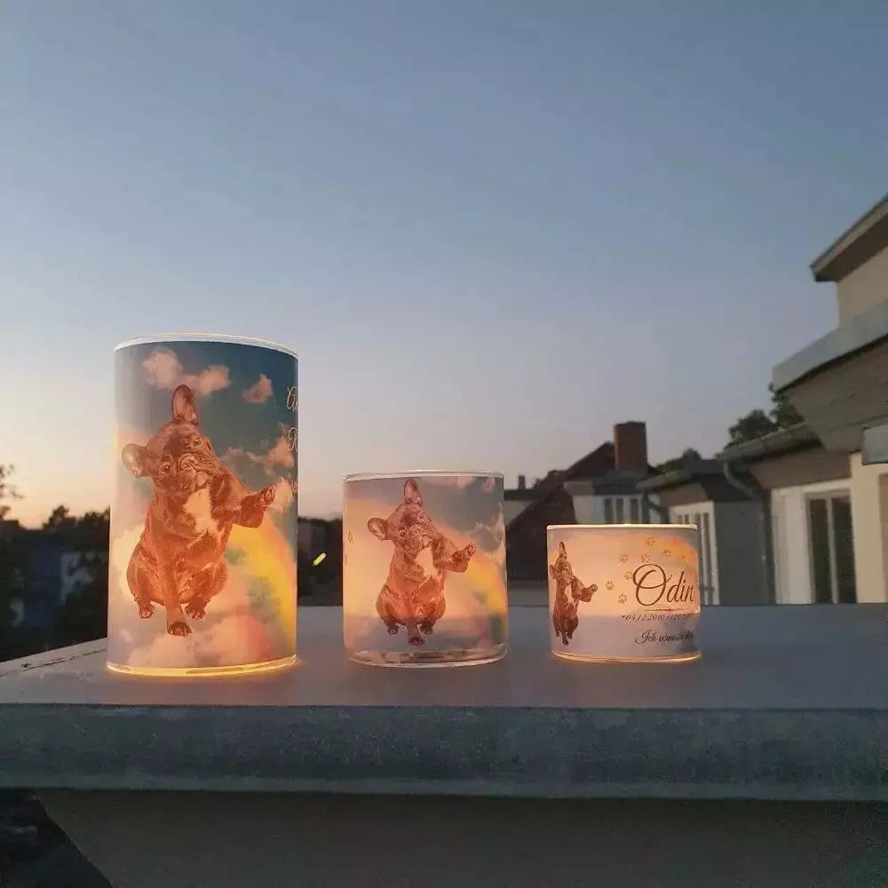 Windlicht-Glas mit Haustierbilder. Grablichter mit Regenbogenbrücke. Teelichter personalisiert mit Lieblingsbilder, Informationen und Trauerzitat.
